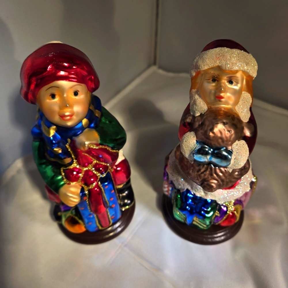 Thomas Pacconi Classics 30 Yrs Blown Glass Figurine 2004 Girl & Boy w/ Presents